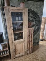 Holzvitrine Vintage Stil, ideal für die Bar im Wohnzimmer