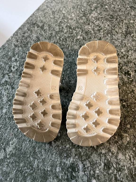 Scarpe per ragazze: Sandalen Gr. 20 – Usato da Luzern venduto da Leonie110 2