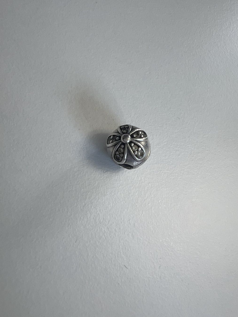 Pandora Ciondoli: Pandora Daisy Clip Charm Flower – Usato da Klosters venduto da jasmin-91 1