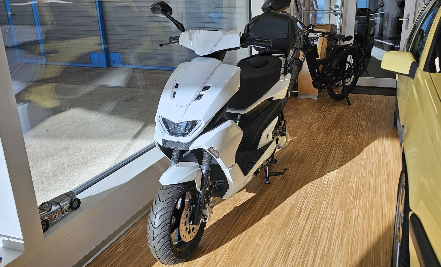 Sonstige: UGBEST R3-S Elektroroller – Neu und originalverpackt aus Gwatt (Thun) von Bilsport