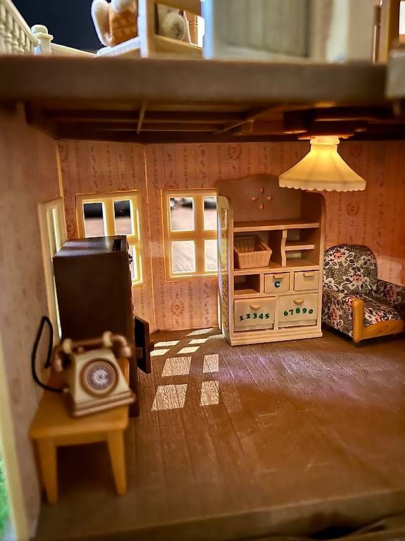 Case e mobili per bambole: Silvanian Families Stadthaus mit Dachzimmer – Usato da Sursee venduto da Sportsreh 3