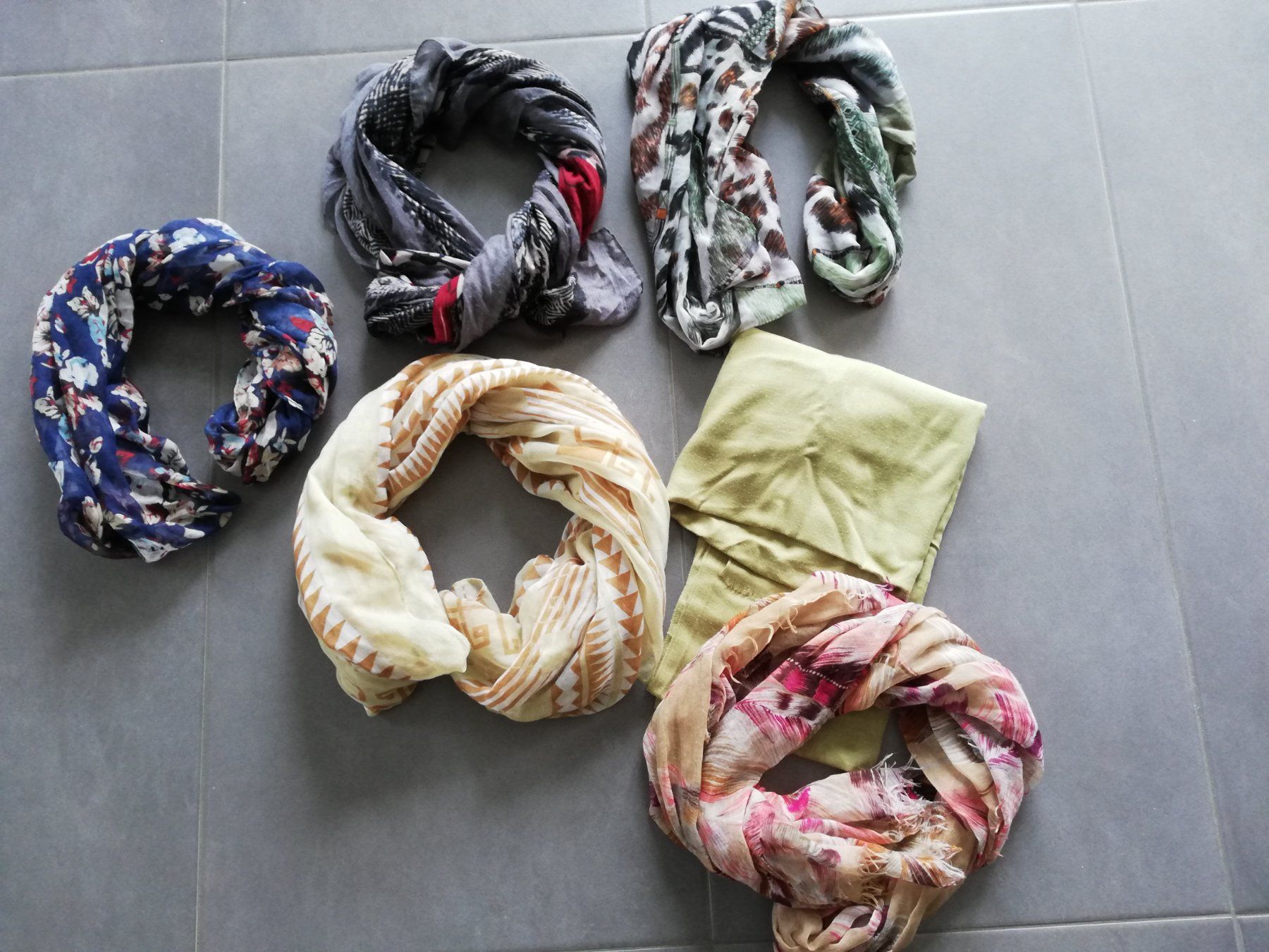 Foulard & Sciarpe: Schals diverse Farben 6 Stück – Usato da Untersiggenthal venduto da Marlen59 1