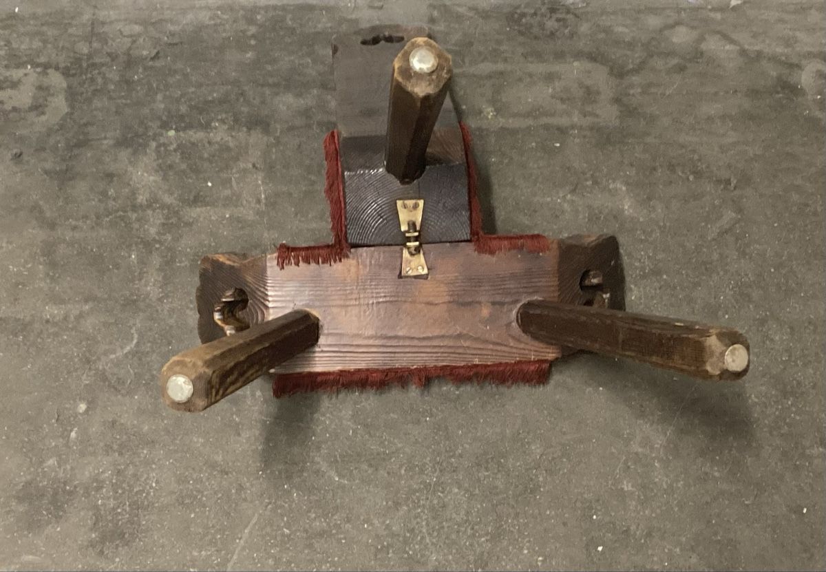 Hocker: Rustikal Tripod Stuhl / Hocker; 1960 er Jahre – Gebraucht aus Burgdorf von swintila 8