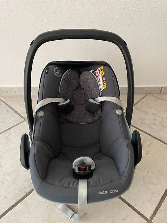 Auto-Kindersitze: Maxi-Cosi Babyschale – Gebraucht aus Chur von Pease