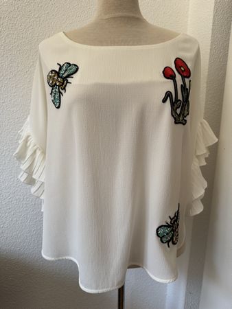 Blouse blanche Tenax, manches à volants et broderies 