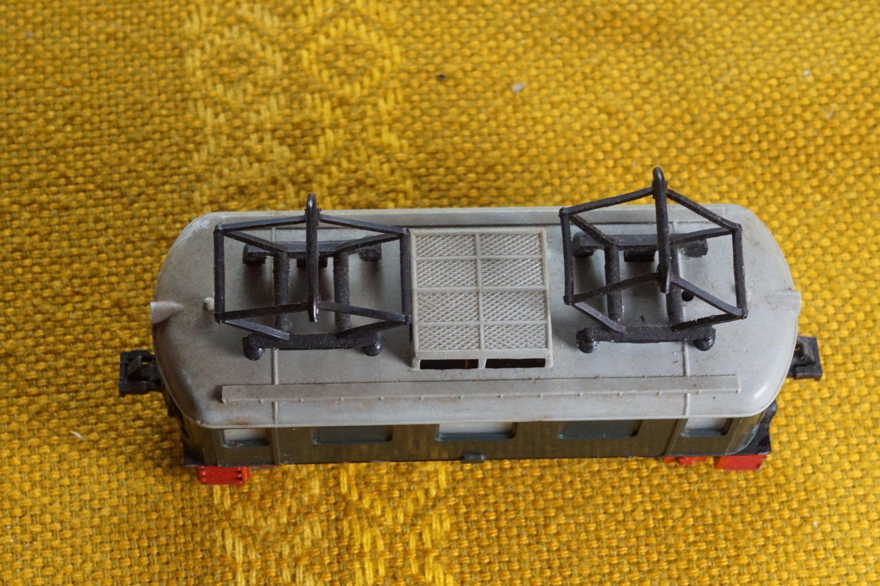 Trix Modelleisenbahnen: E-Lok grün Trix-Express alt – Gebraucht aus Gränichen von iknow 4