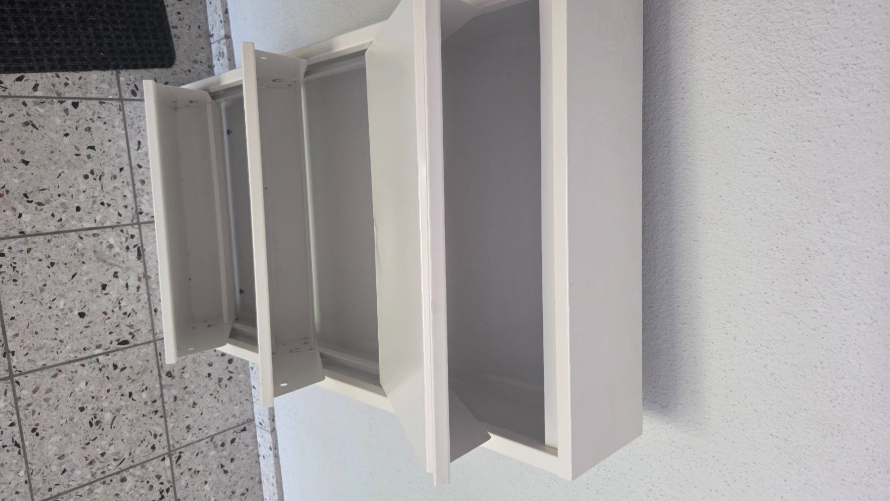 Armadi: Schuehschrank – Usato da Nürensdorf venduto da Steffan.