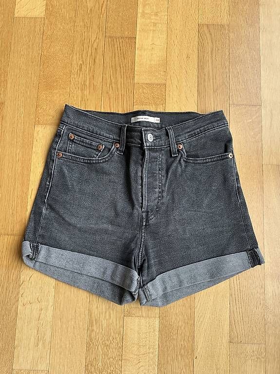 Jeans: Levi's Shorts W28 in grau/schwarz – Usato da Chur venduto da sim_c9lk