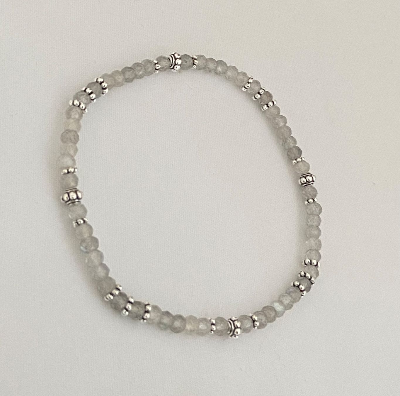 Armbänder & -reifen: Edelstein Armband Labradorit mit Flashs Silber 925 auf Mass – Neu und originalverpackt aus Zuzwil SG von Lemliskat 1