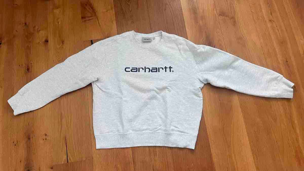 Carhartt Maglioni & Felpe: Carhartt Pullover Grau mit blauer Schrift – Usato da Geroldswil venduto da neva.yael