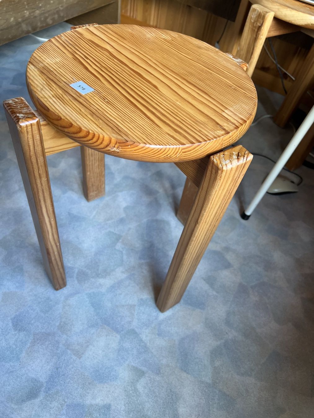Sgabelli: 2 Hocker aus Kiefernholz rund – Usato da Laax GR venduto da Suchigeli