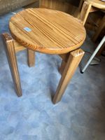 2 Hocker aus Kiefernholz rund