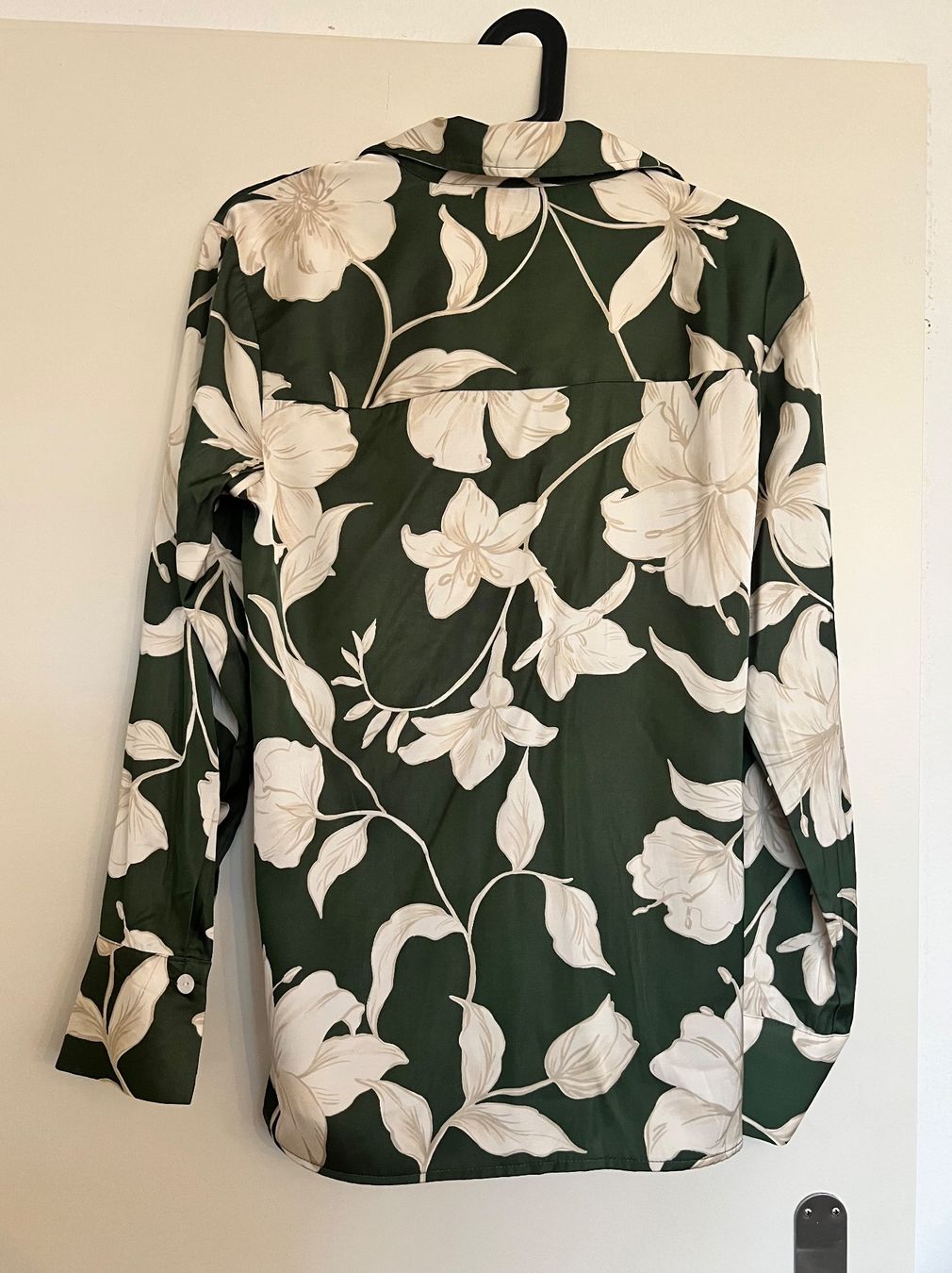 Mango Lotti di vestiti: Mango Satin Twin Set Bluse & Hose / grösse M / 38 – Nuovo (secondo la descrizione) da Effretikon venduto da YaMn 2
