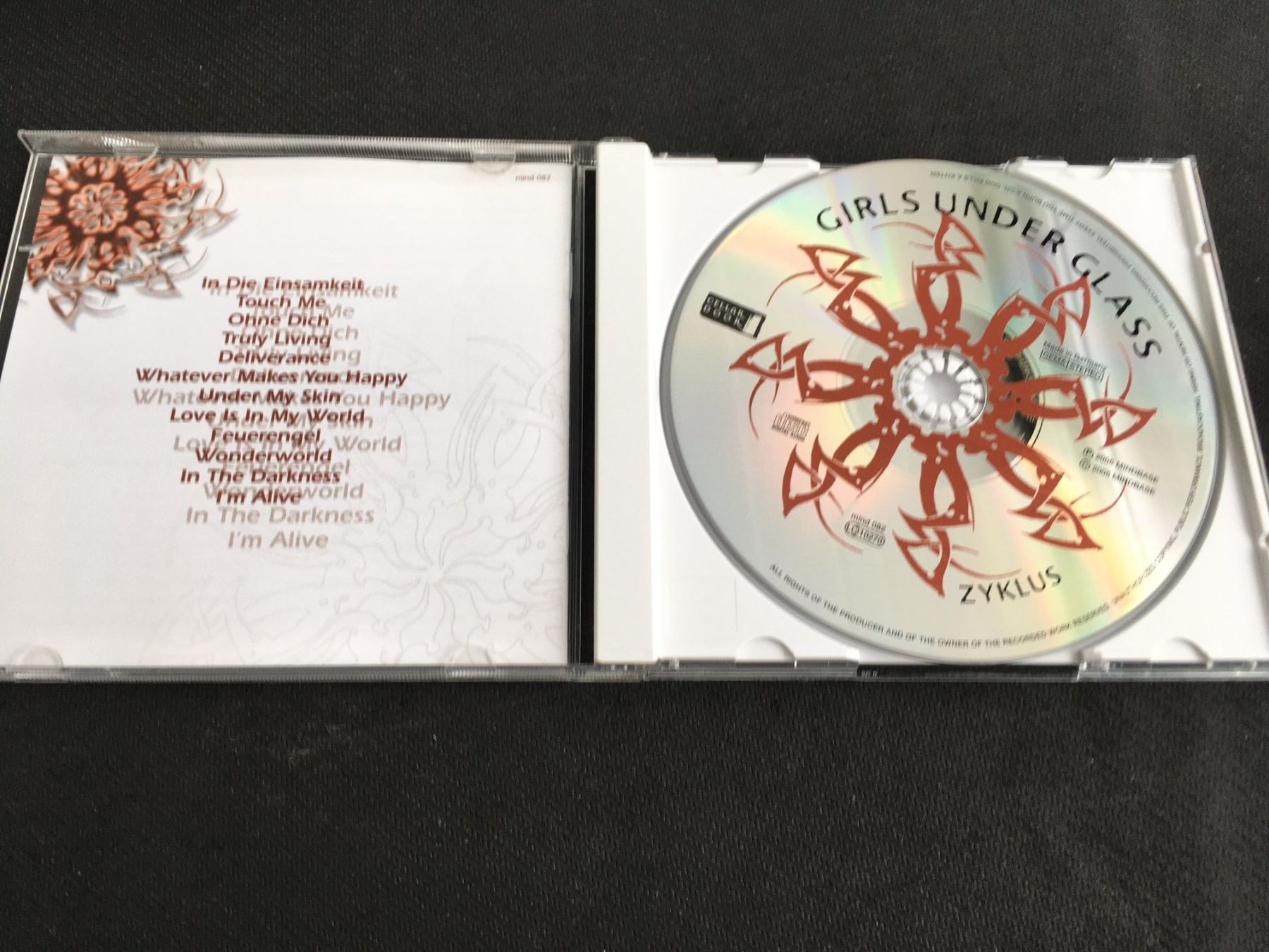 CDs: Girls under Glass - Zyklus -CD- – Gebraucht aus St.Gallen von MedienJoe 1