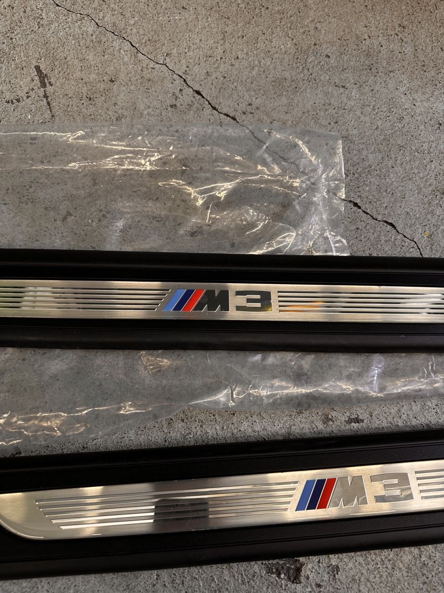 BMW Alle Autoersatzteile: Einstiegleisten M3 E92 W93 – Gebraucht aus Höri von EverythingForSale 1