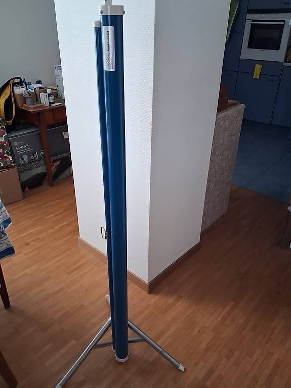 Schermi: Ecran de projection de marque OGA, sur pied – Usato da Morges venduto da pie_nbl7 1