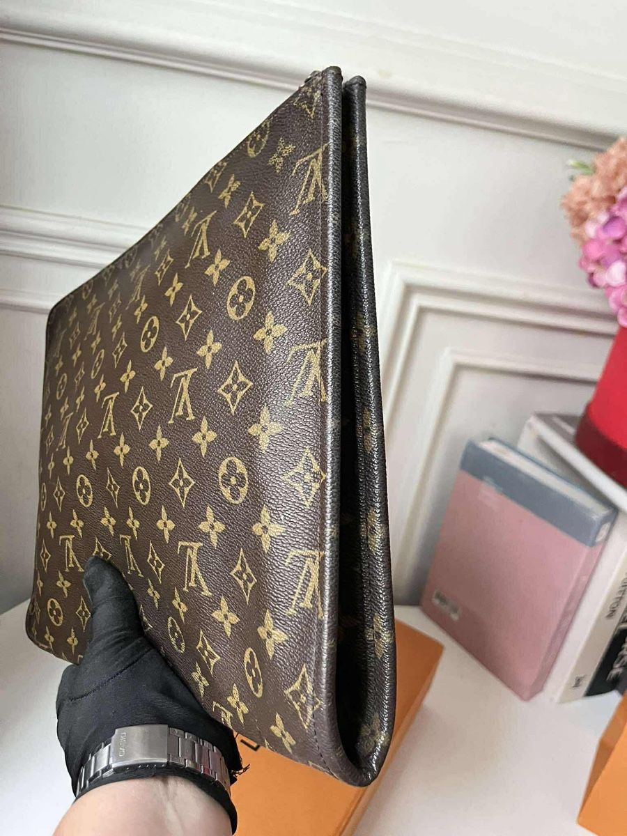 Louis Vuitton Valigie & Borse: Ab 1 Fr, Louis Vuitton Poche Documents – Usato da Widnau venduto da Pukpan_99 1