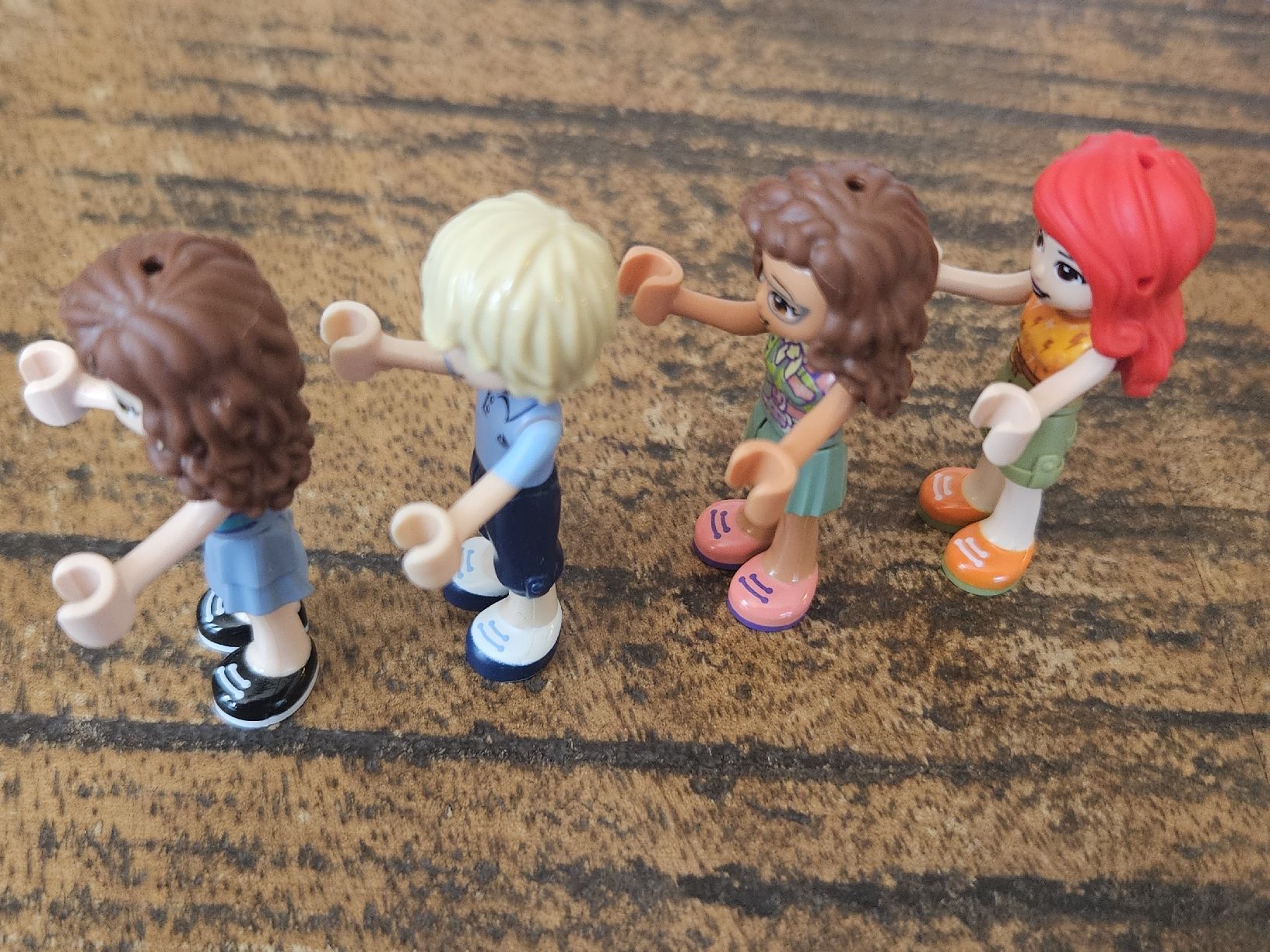 Lego Kit di costruzioni: lego friends lot de 4 figurines – Usato da Confignon venduto da Ecrofigs 2