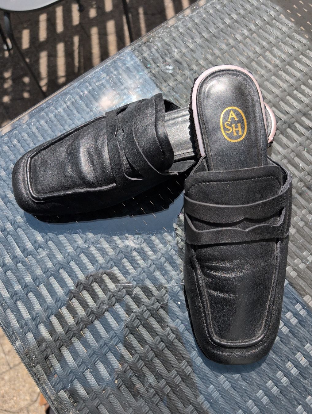 Scarpe da donna: Mules en cuir noir ASH, taille 39, été. – Nuovo (secondo la descrizione) da Bassersdorf venduto da pca_cz6q