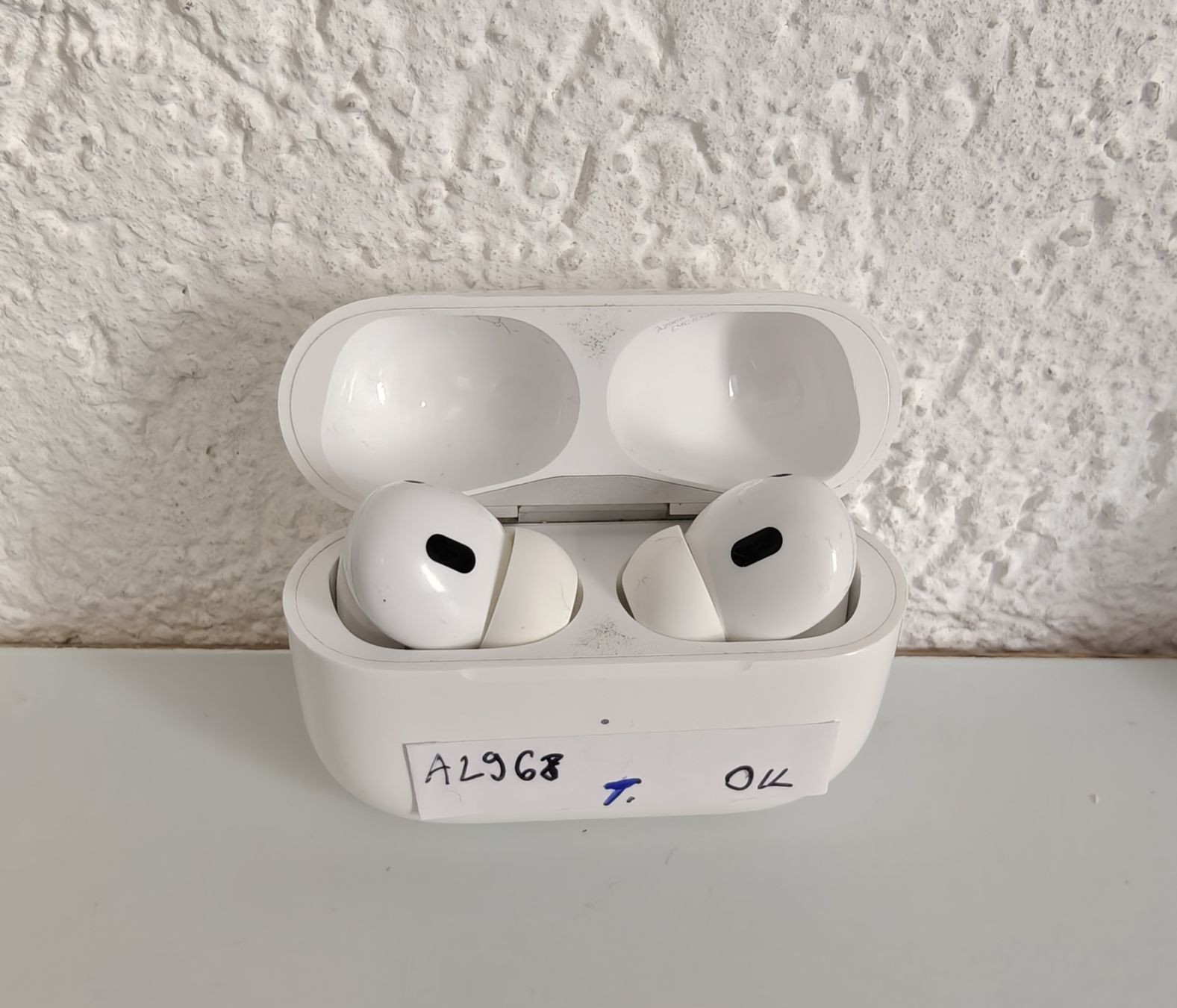 Apple Cuffie: Apple AirPods Pro 2 (A2968) – Usato da Ehrendingen venduto da Rocky985 2