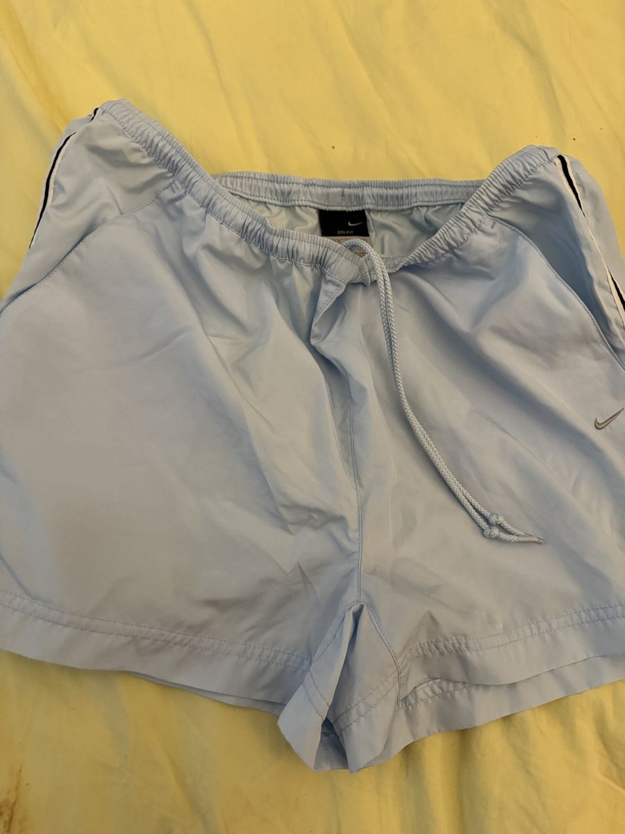 Nike Pantaloni: Nike kurze Hosen Vintage – Usato da Basel venduto da sch_9g6x 3