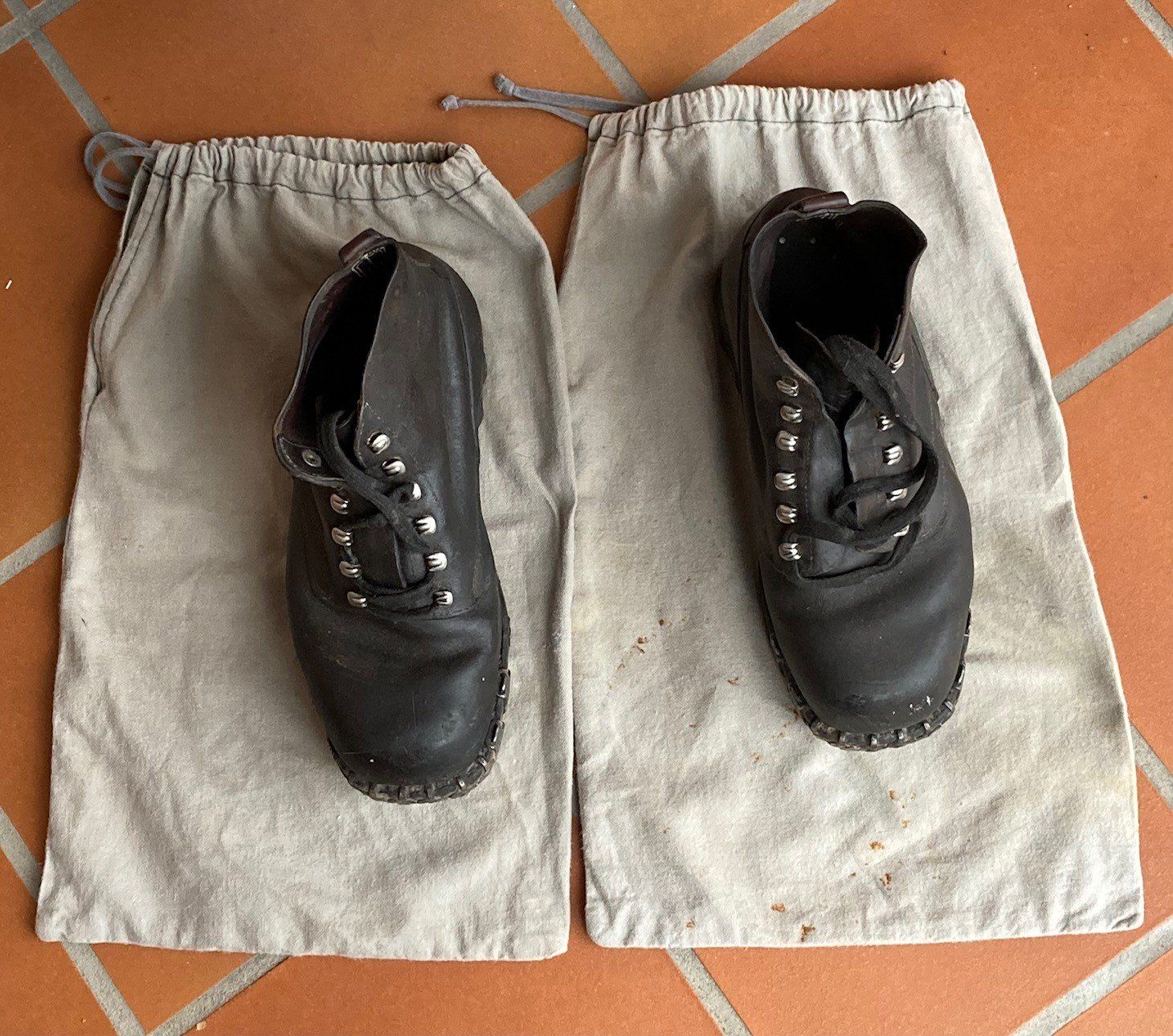 Schweizer Armee Herrenschuhe: Militär Nagelschuhe CH – Gebraucht aus Orselina von Vrenegonde 2