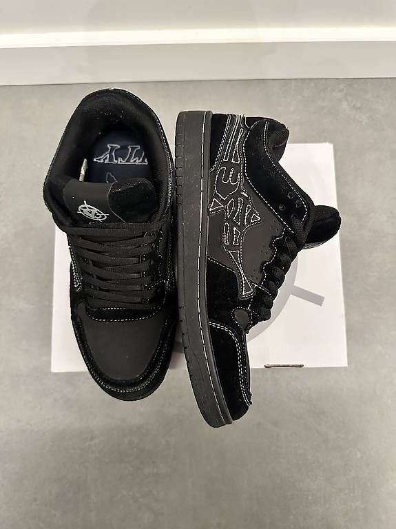 Scarpe da uomo: Vicinity Akimbo low noir – Usato da Puplinge venduto da Ella.gllt 2