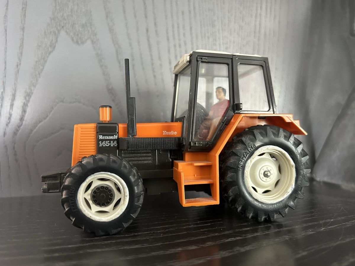 Britains Kit di modellismo & Modellini statici: Renault 145-14 , 1:32 , Britains – Usato da Horw venduto da Tigercat635 2
