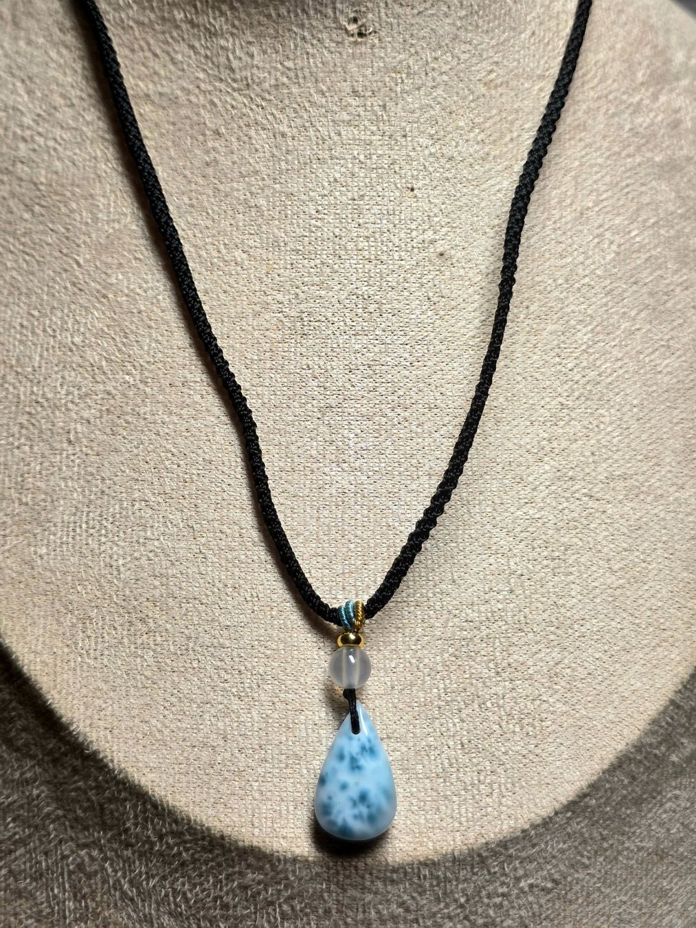 Minerali & Pietre curative: Larimar Anhänger an Kordelkette – Nuovo e nell'imballaggio originale da Matzingen venduto da Shay_Crystalz 1