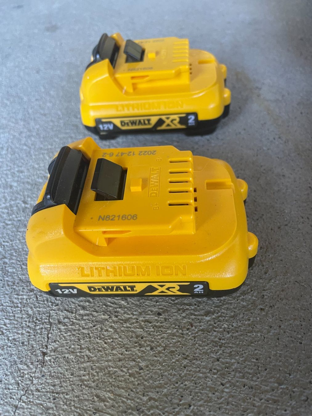 Dewalt Caricatori & Batterie: DeWalt Akkus x 2 – Usato da Schmerikon venduto da die_8b8m 2