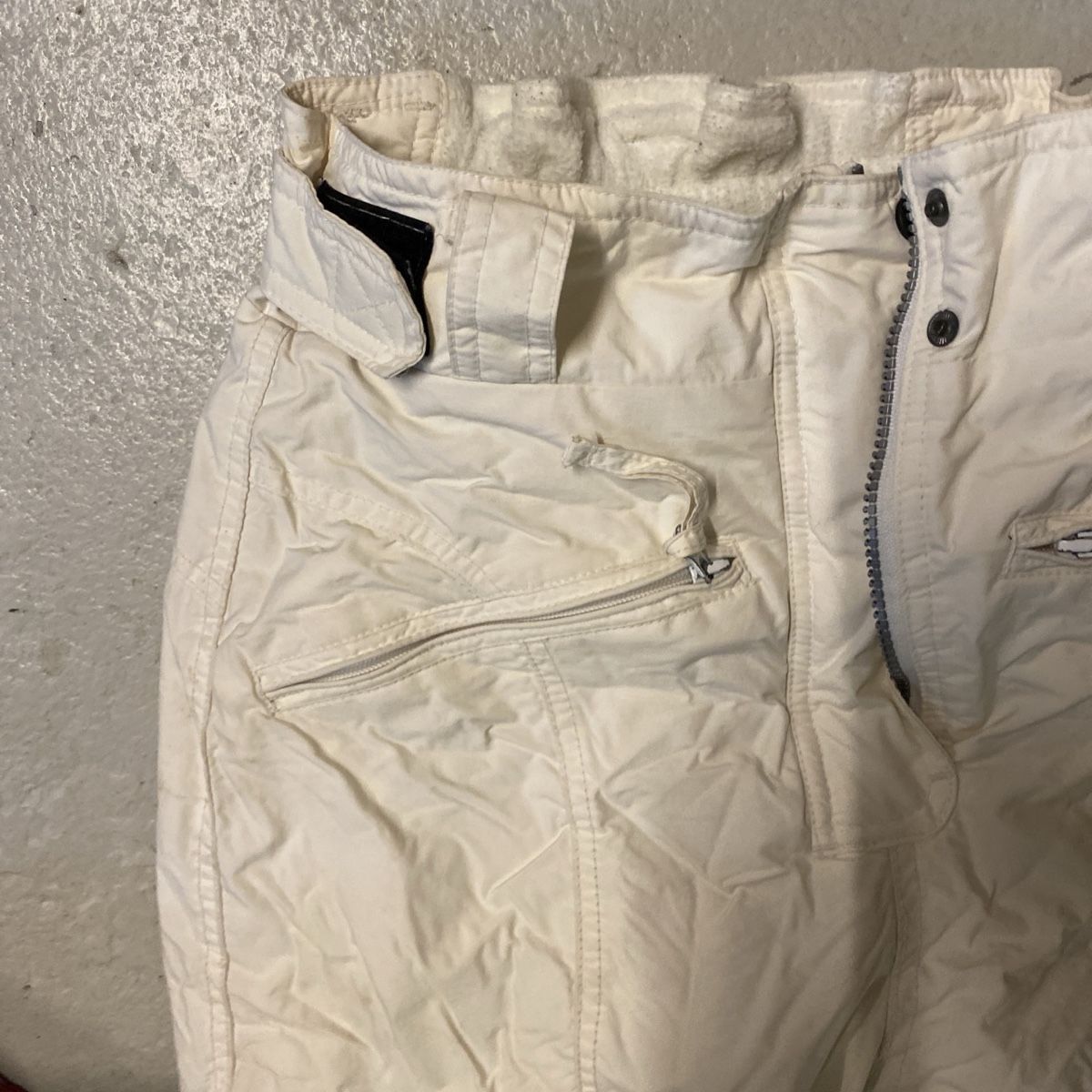 Pantaloni: Weisse Skihosen – Usato da Winterthur venduto da melaaniiest 2