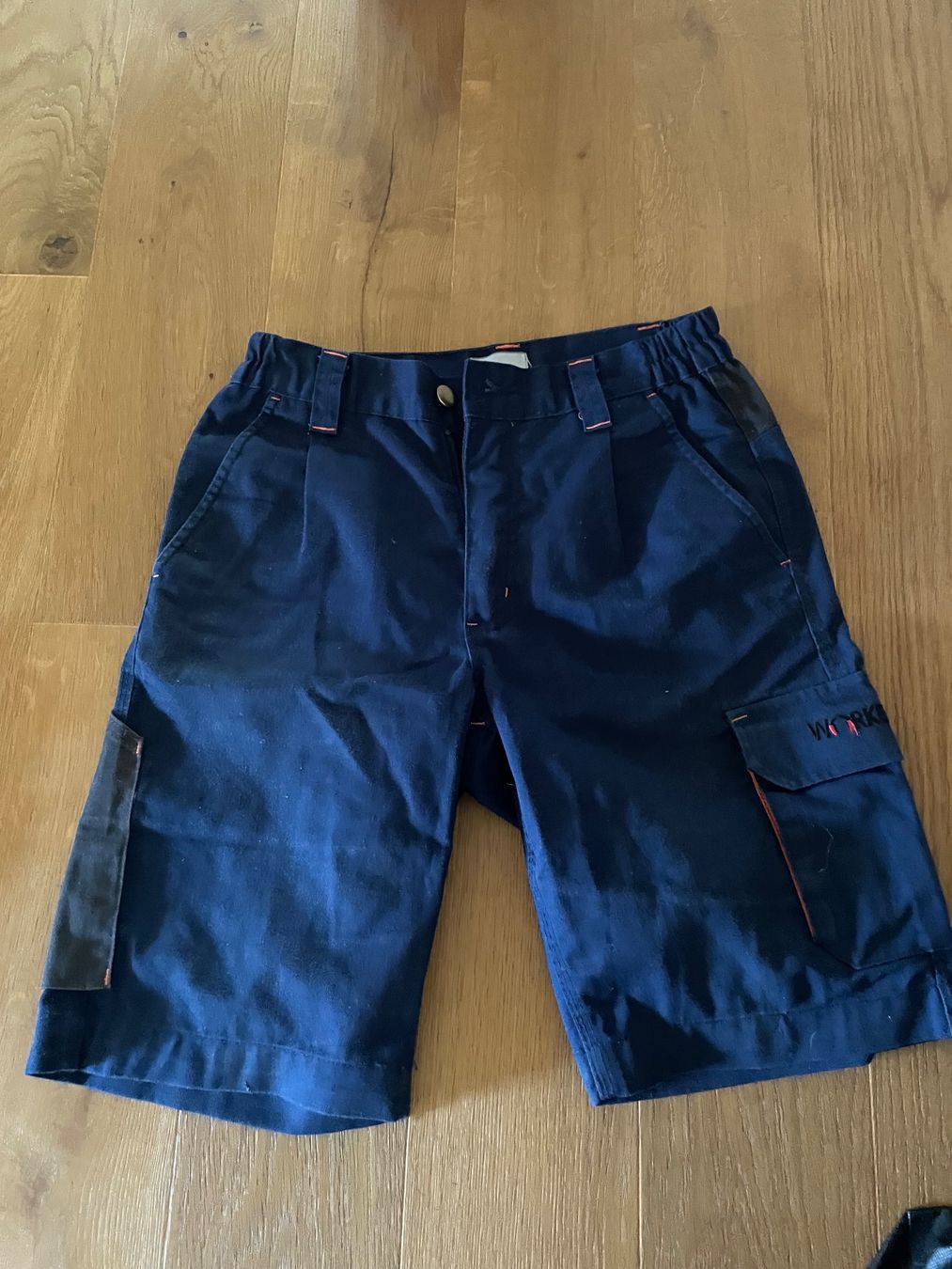 Pantalons: Kurze Arbeiterhosen – D'occasion à Urdorf par cames