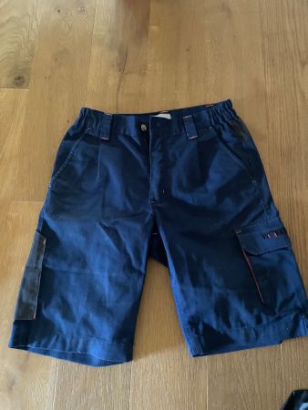Kurze Arbeiterhosen