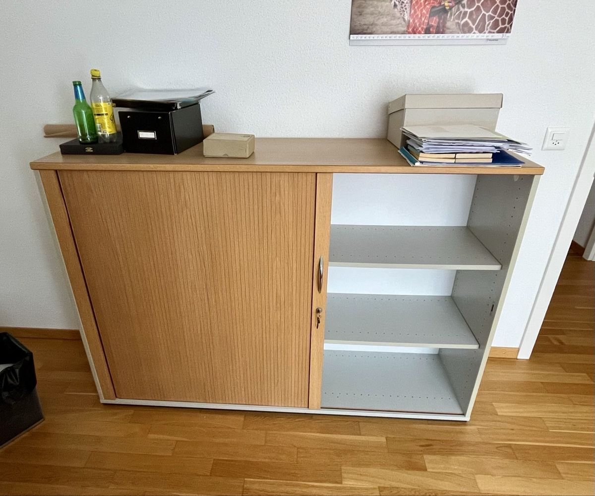 Armadi: Rollladen-Schrank, abschliessbar – Usato da Möriken AG venduto da Libero013