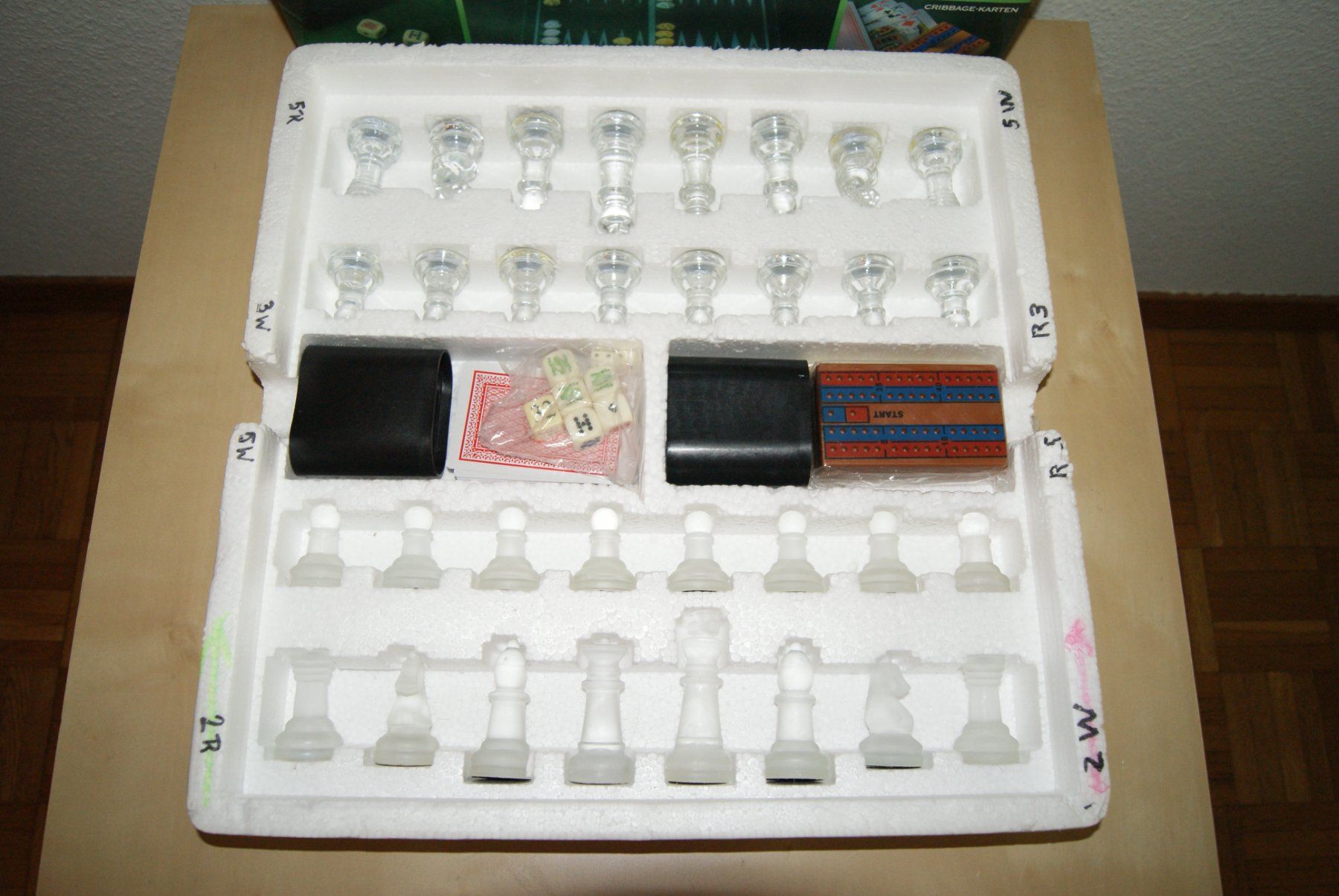 Giochi: Glas - Schach / Backgammon  - mit Glas Figuren – PLUS …. – Usato da Zürich venduto da Widi1 1