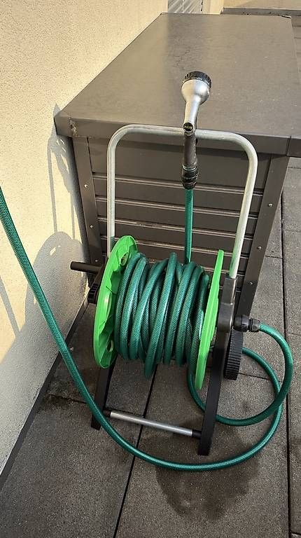 Tuyaux & tubes: Gartenschlauch mit Rollwagen – D'occasion à Rorschacherberg par saschneider78 1