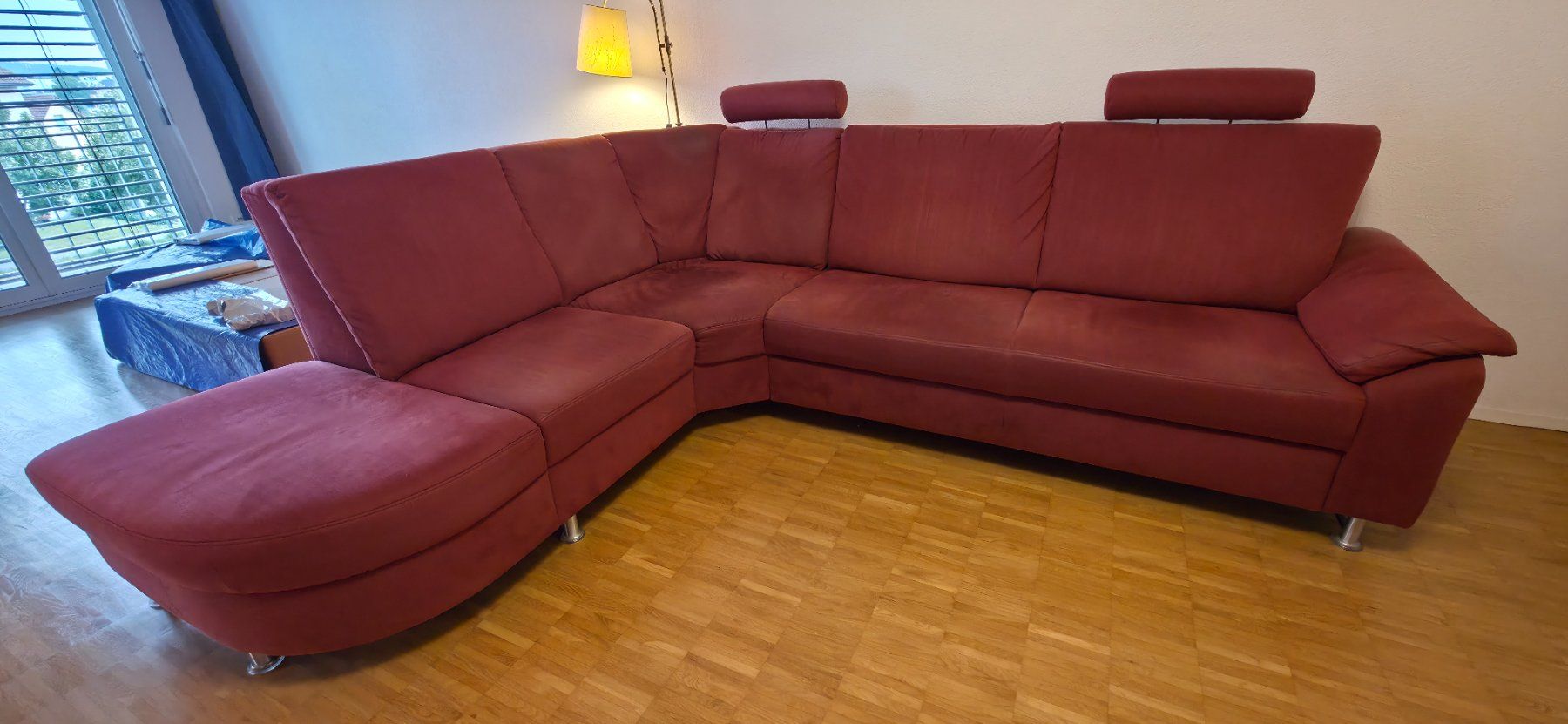 Divani: Premium-Sofa, bordeauxrot, abholbar ab 23.8. – Usato da Brüttisellen venduto da hieronymus02