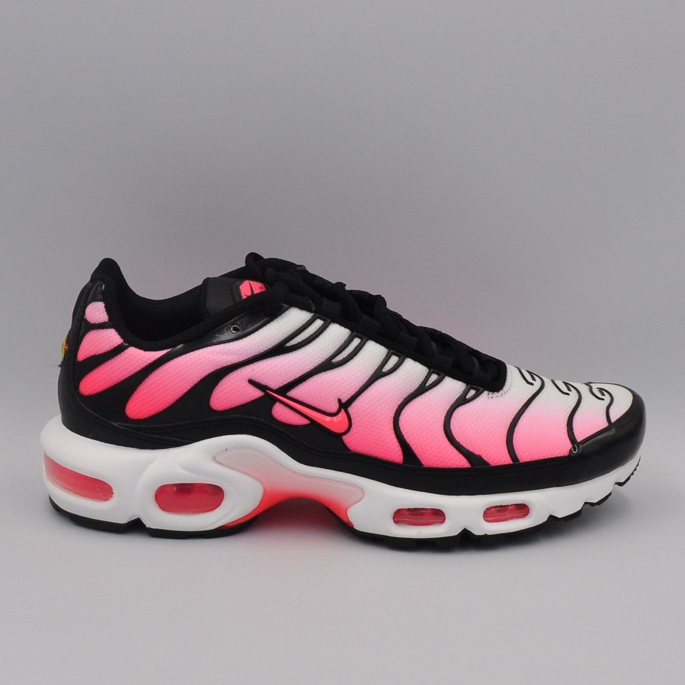 Nike Scarpe da donna: Nike Air Max Plus TN Pink 38.5 – Nuovo e nell'imballaggio originale da Bern venduto da SneakerheavenLT 1
