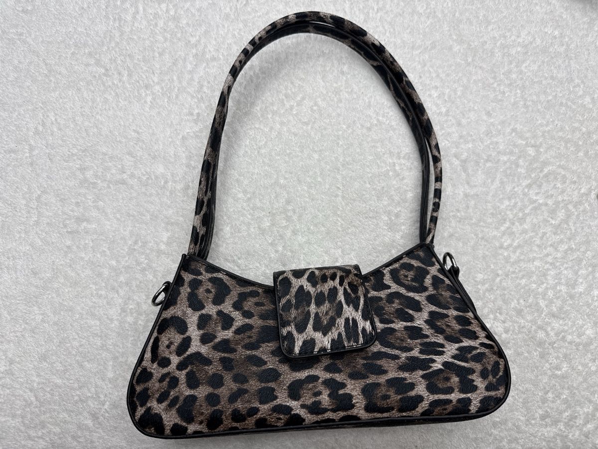 Borse da donna: Sac bandoulière imprimé léopard petit modèle – Nuovo e nell'imballaggio originale da Chenens venduto da anasantos90