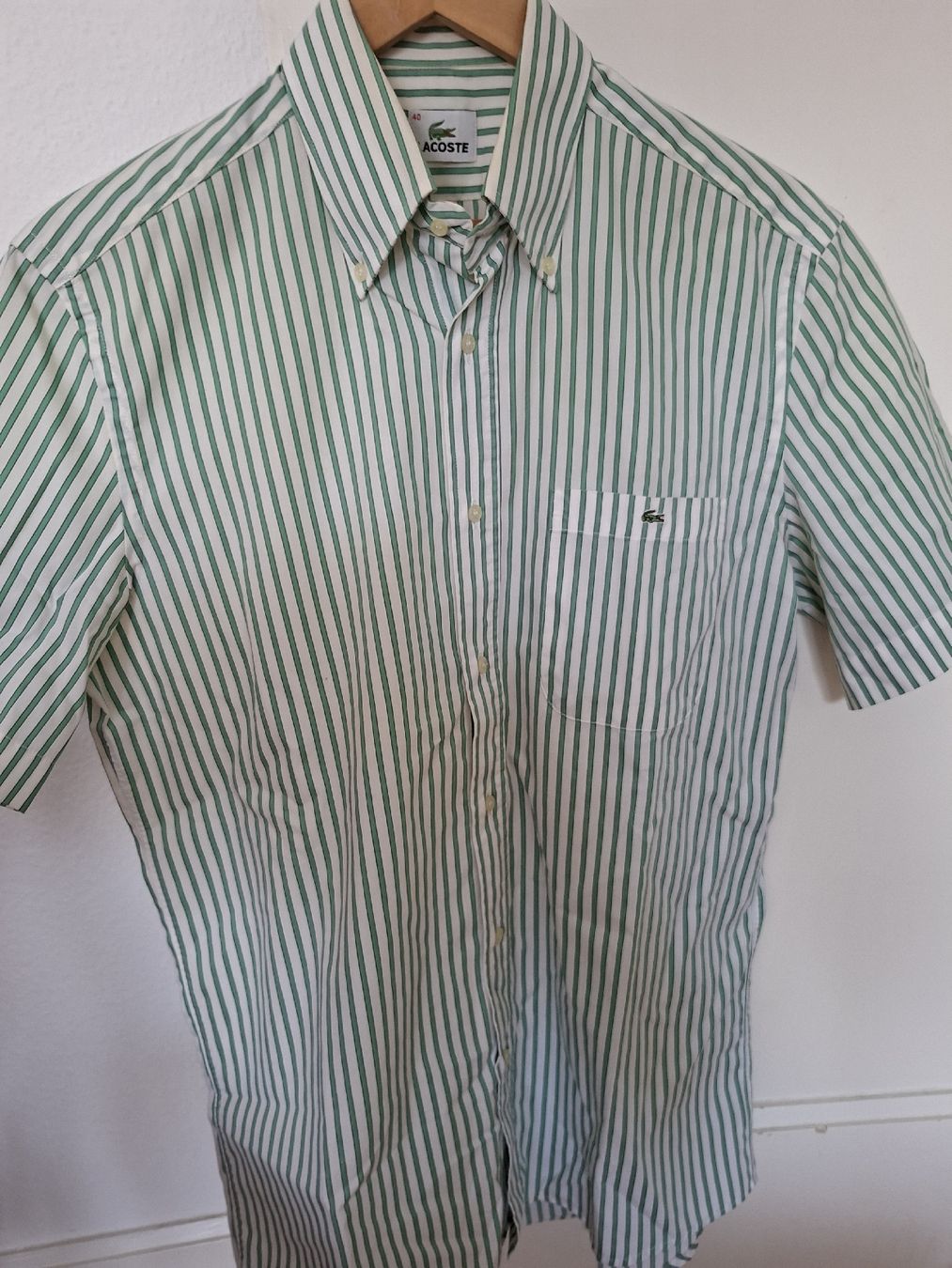Lacoste Camicie: Chemise rayée verte et blanche Lacoste taille 40 – Usato da Renens VD venduto da ser_j2fn