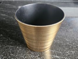 Übertopf goldige Metalloptik