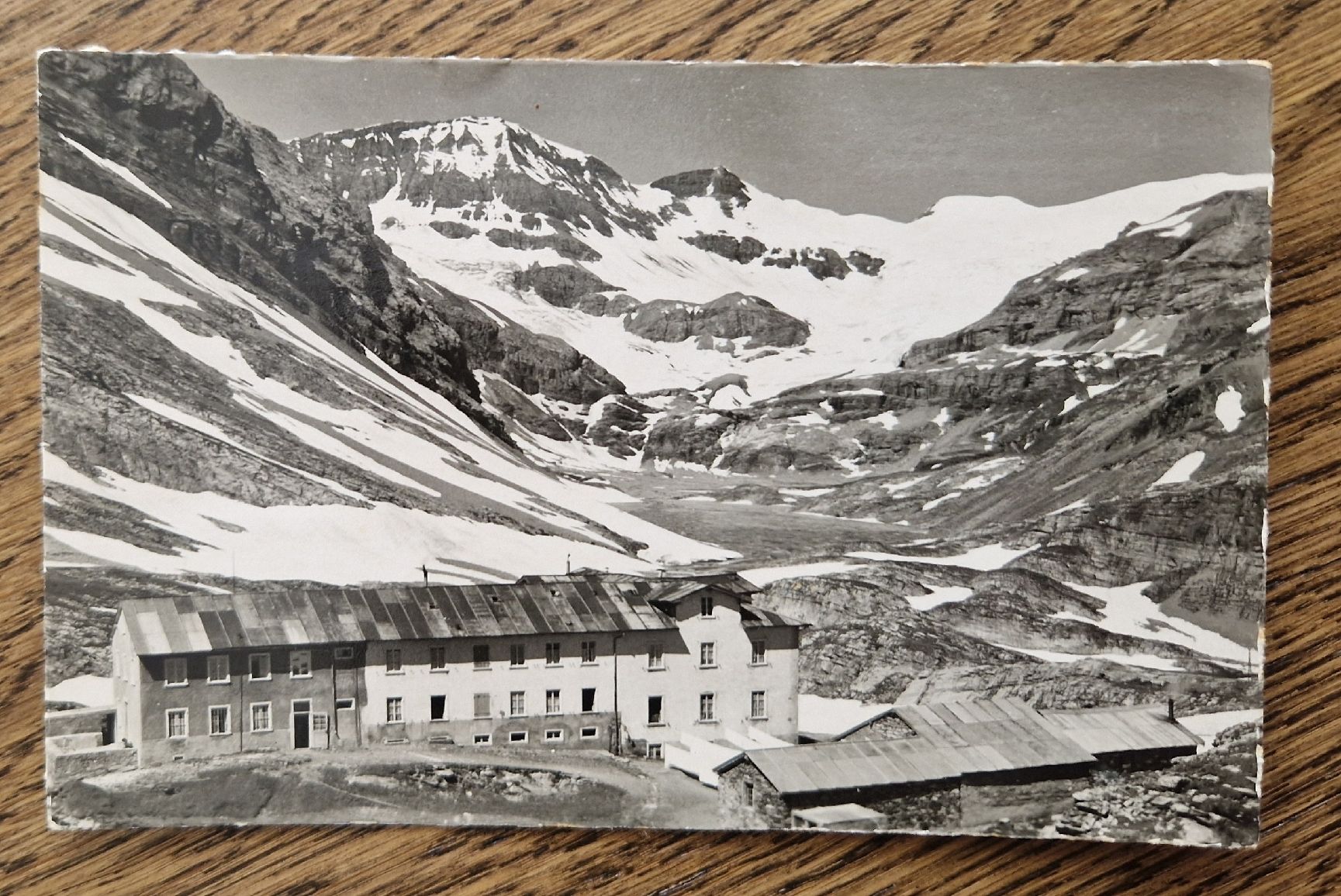 Cartoline postali: Hotel Wildstrunel mit Stempel, Gemmipass – Usato da Ebikon venduto da Donar50