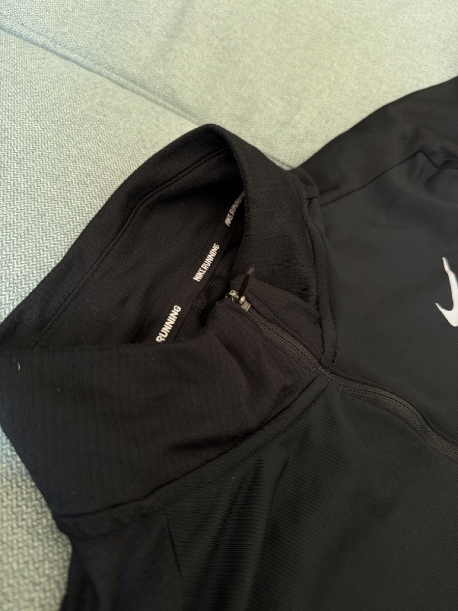 Nike Pulls & Sweat-shirts: Nike Running Pullover black size M good condition – Neuf (Voir description) à Nyon par noa_528c 1