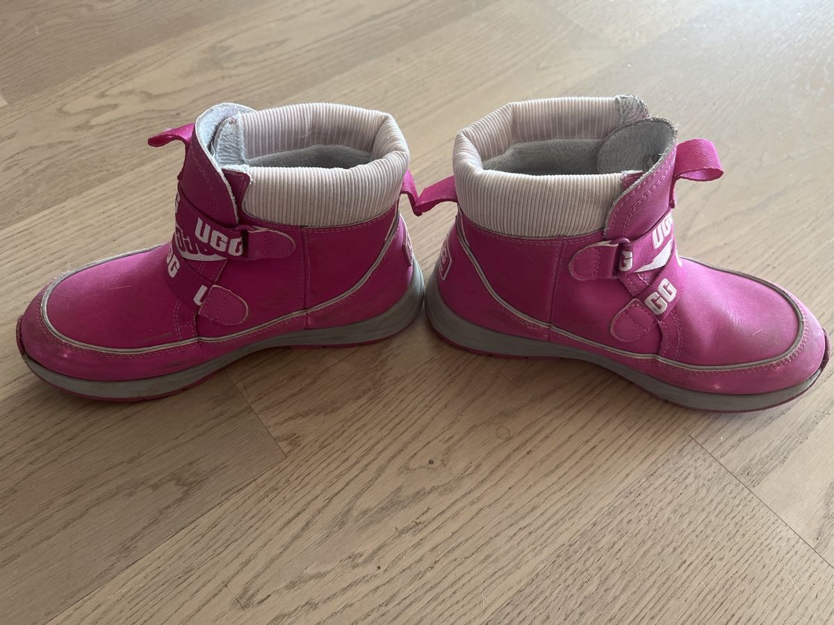 Ugg Scarpe per ragazze: UGG Winter Boot Gr. 33.5 – Usato da Brütten venduto da Aerox82 1