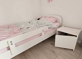 Cadre de lit 90x200,sommier, chevet