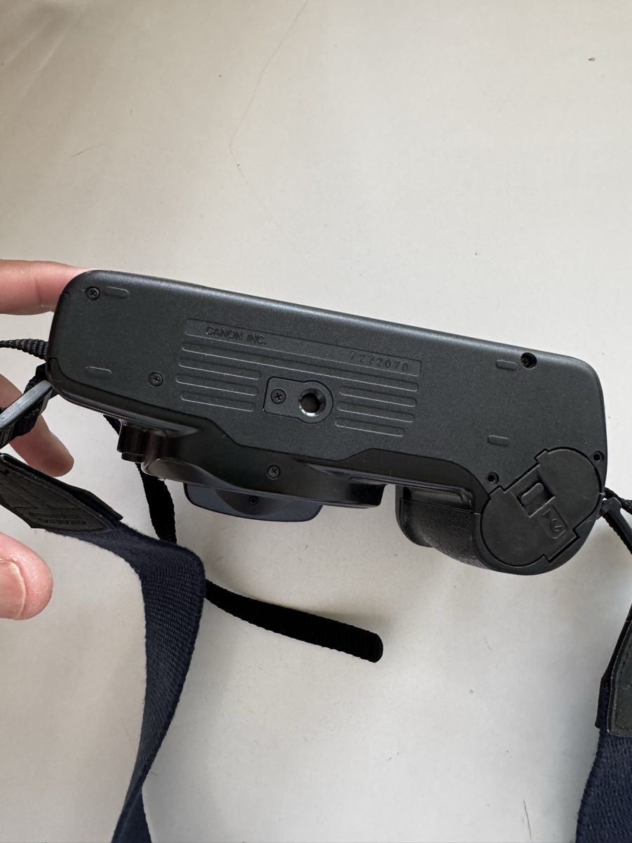 Canon Fotocamera: Canon EOS 1000F sans batterie – Difettoso da Vevey venduto da Eiden77 6