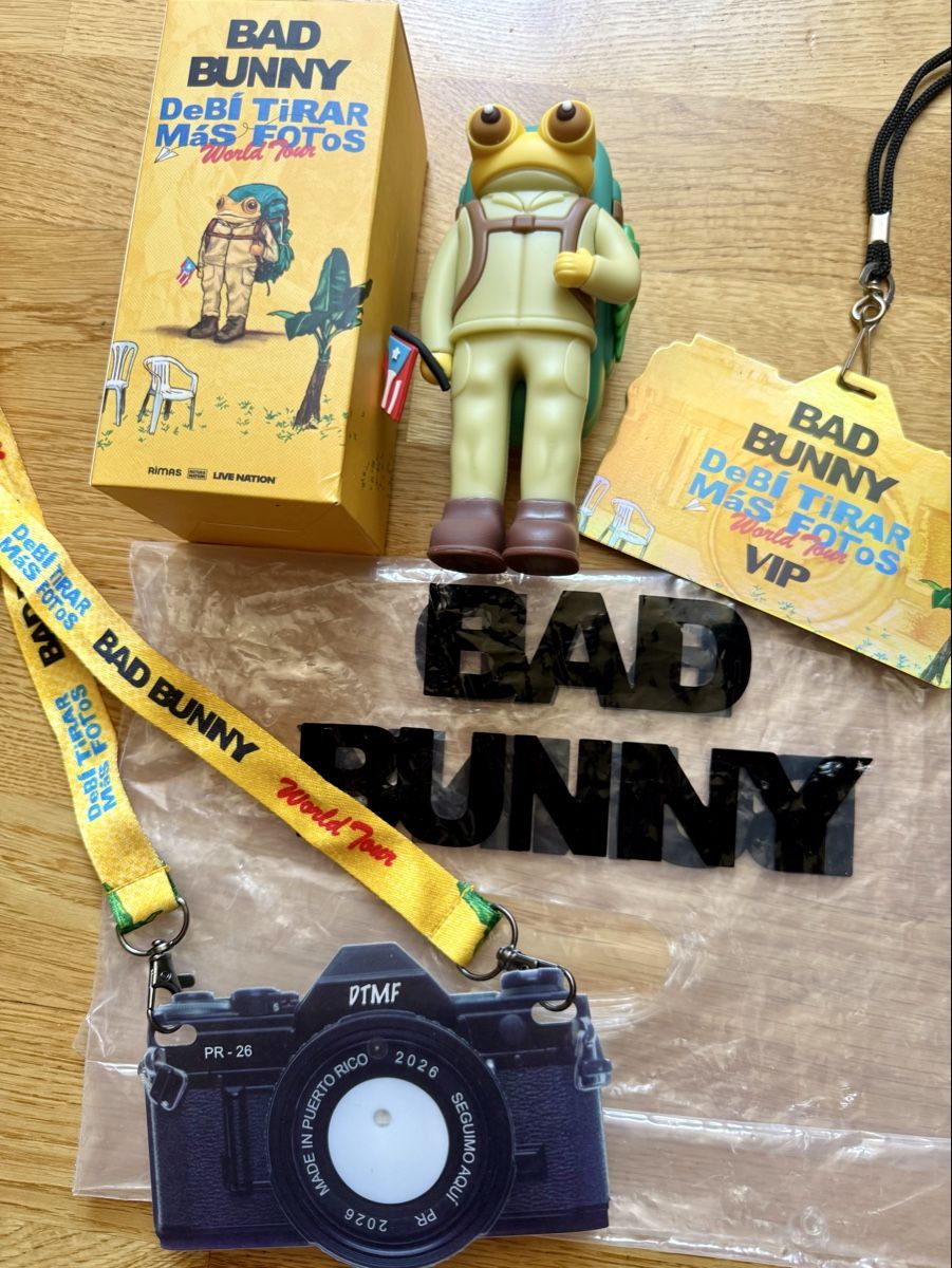 Ladegeräte: Bad Bunny VIP Package (Sapo Powerbank!) – Gebraucht aus Bern von Noah1991