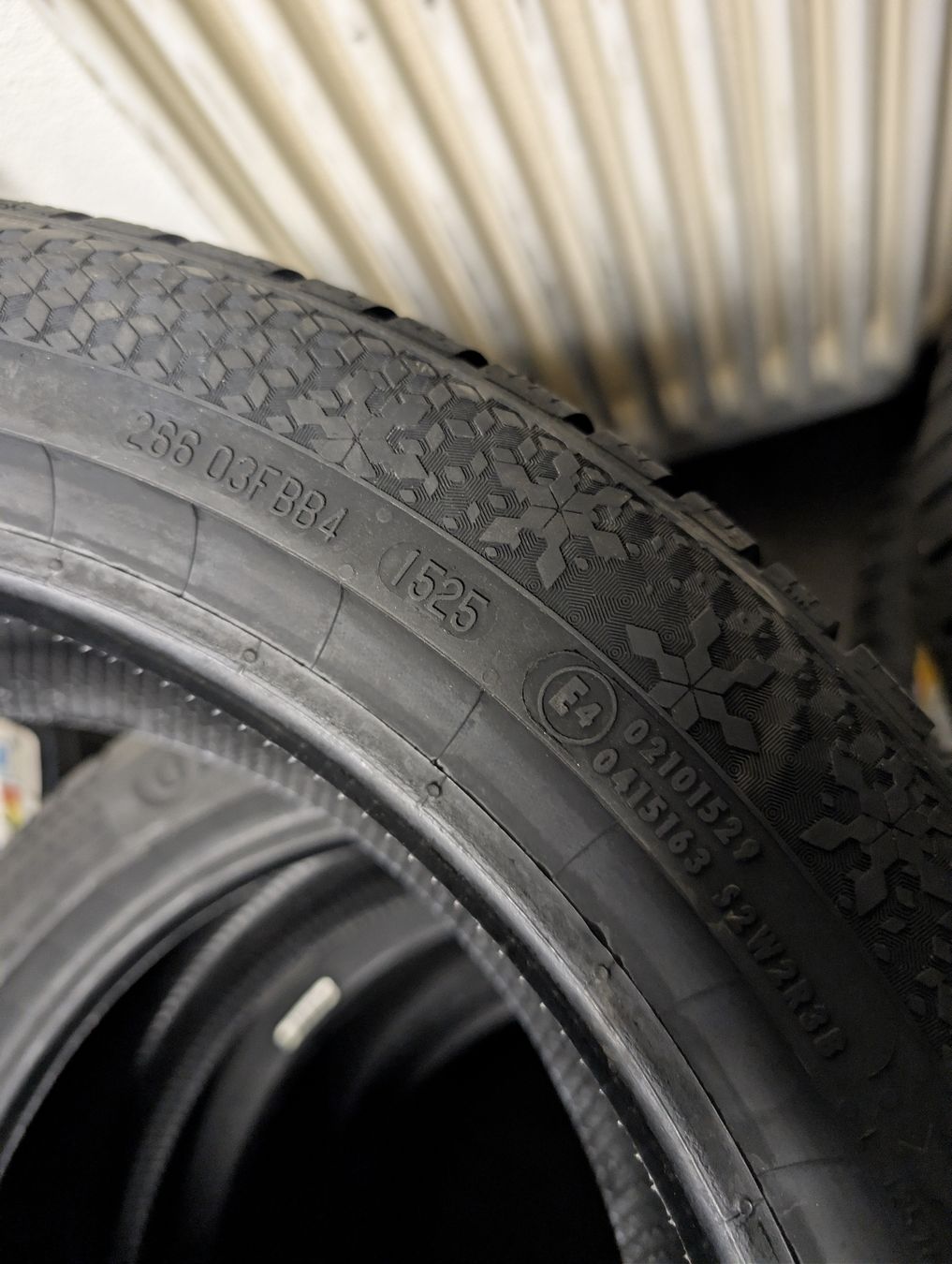 Continental Pneus & Roues: Winterreifen  – Neuf avec emballage d'origine à Dürrenäsch par Pneu-Idris 3