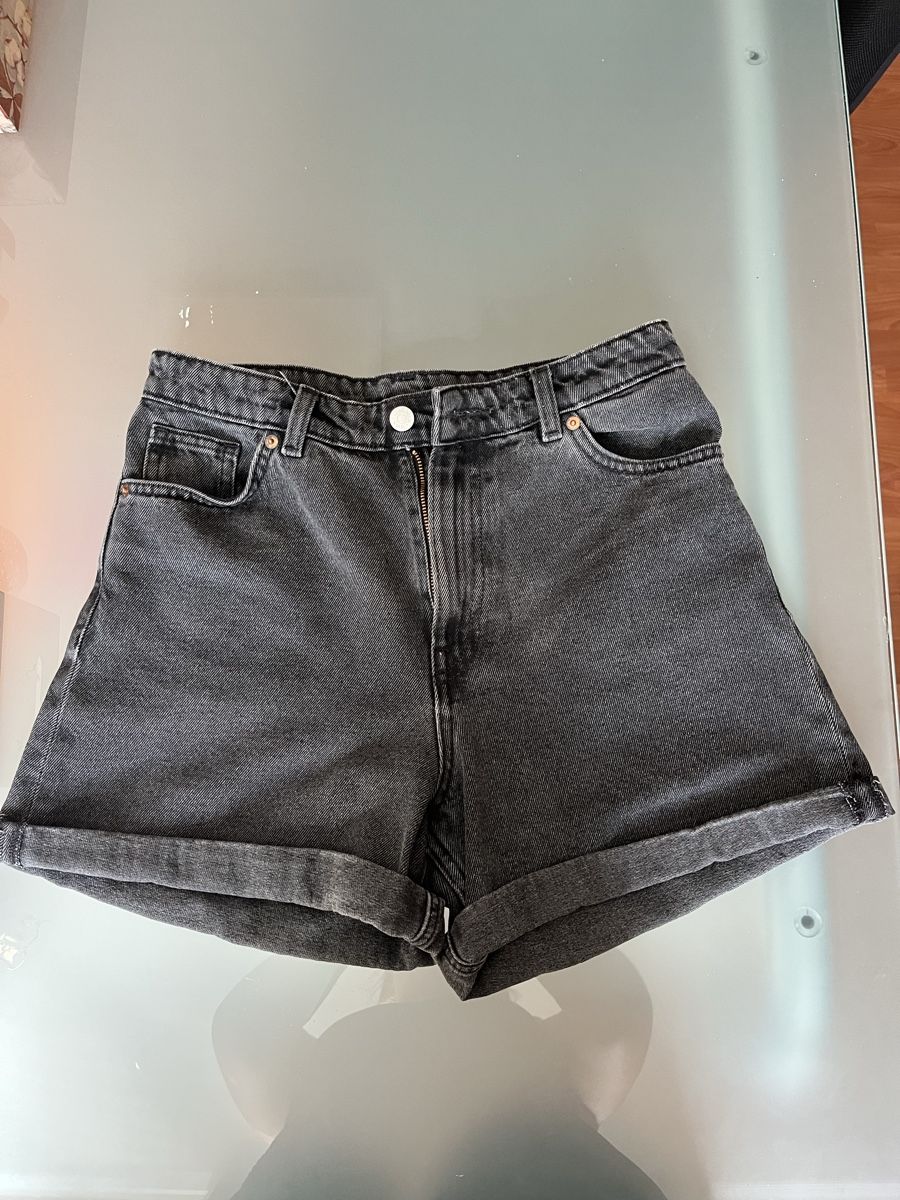 Monki Jeans: Jeans Shorts schwarz – Usato da Wil AG venduto da larwe