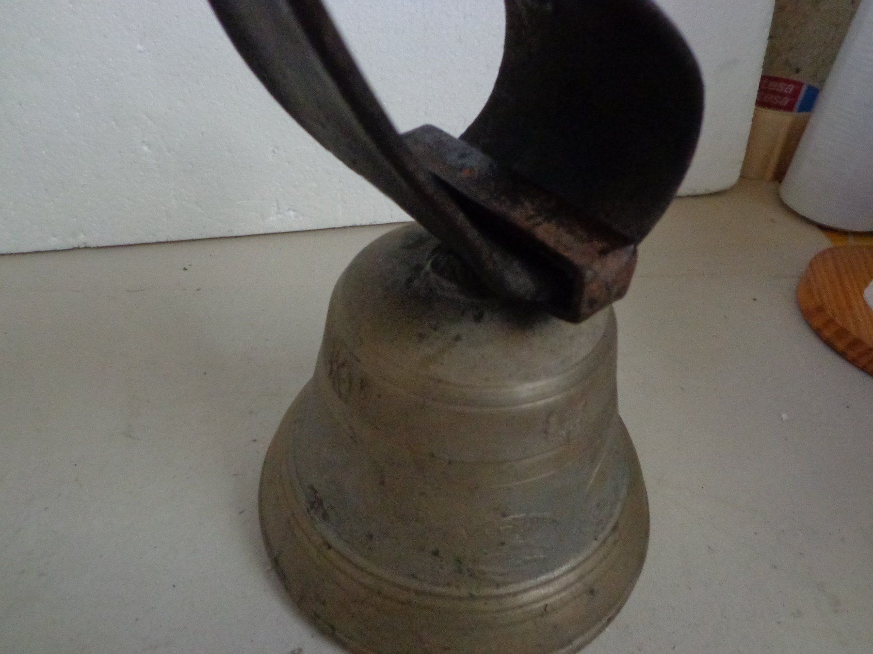 Campanacci mucche: Kuhglocke mit Riemen – Usato da Zofingen venduto da schmidi67 3